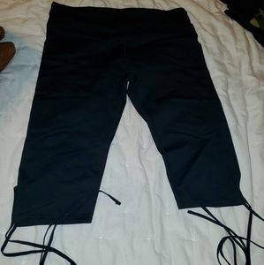 NWOT Fabletics cropped leggings NEVER WORN